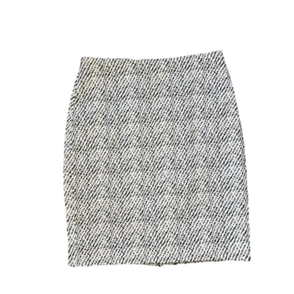 Karl Lagerfeld Dresses & Skirts - Karl Lagerfeld Paris Woven Embroidered Jacquard Mini Skirt Size 2
